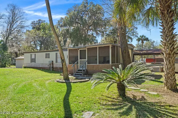 2540 CR 426E, Lake Panasoffkee, FL 33538