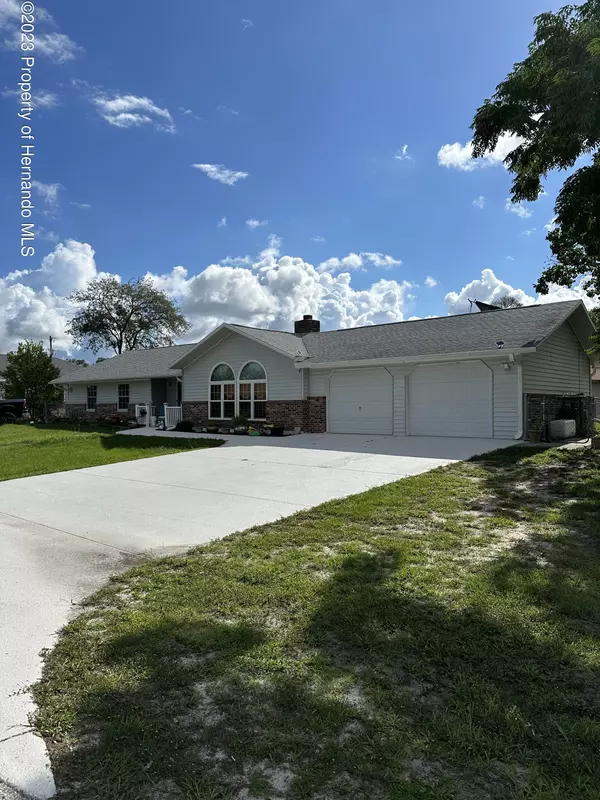 4286 Bluewater Avenue, Spring Hill, FL 34606