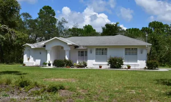 11379 Flower Avenue, Weeki Wachee, FL 34613