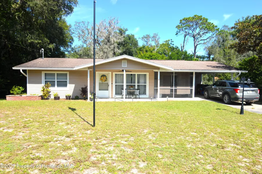 5300 Azalea Circle, Dade City, FL 33523