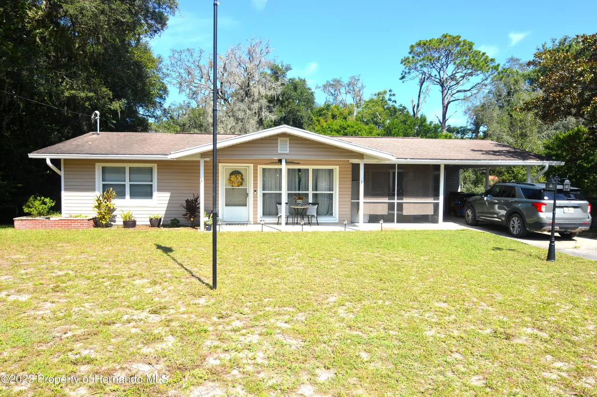 Dade City, FL 33523,5300 Azalea Circle