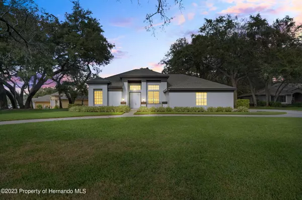 18718 Winding Oaks Boulevard, Hudson, FL 34667