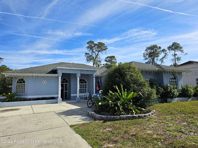 7070 Blackbird Avenue, Weeki Wachee, FL 34613