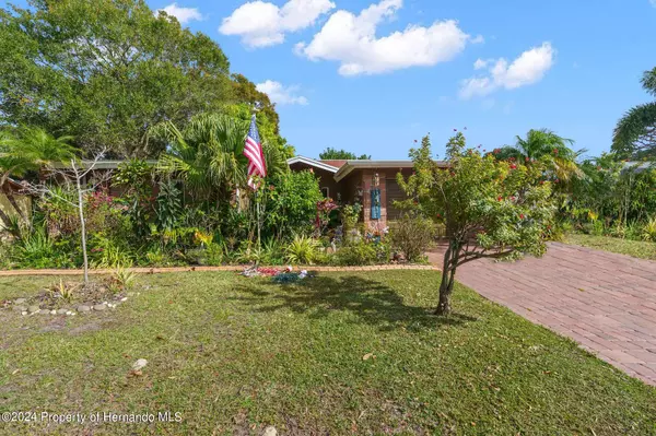 915 PENINSULA Road, Tarpon Springs, FL 34689