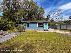 888 CR 482A, Lake Panasoffkee, FL 33538