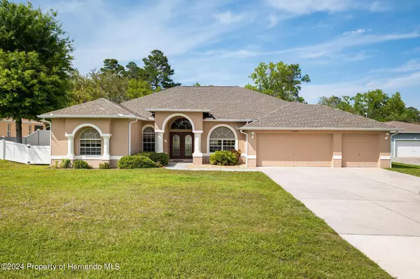 10285 Dotted Wren Avenue, Weeki Wachee, FL 34613