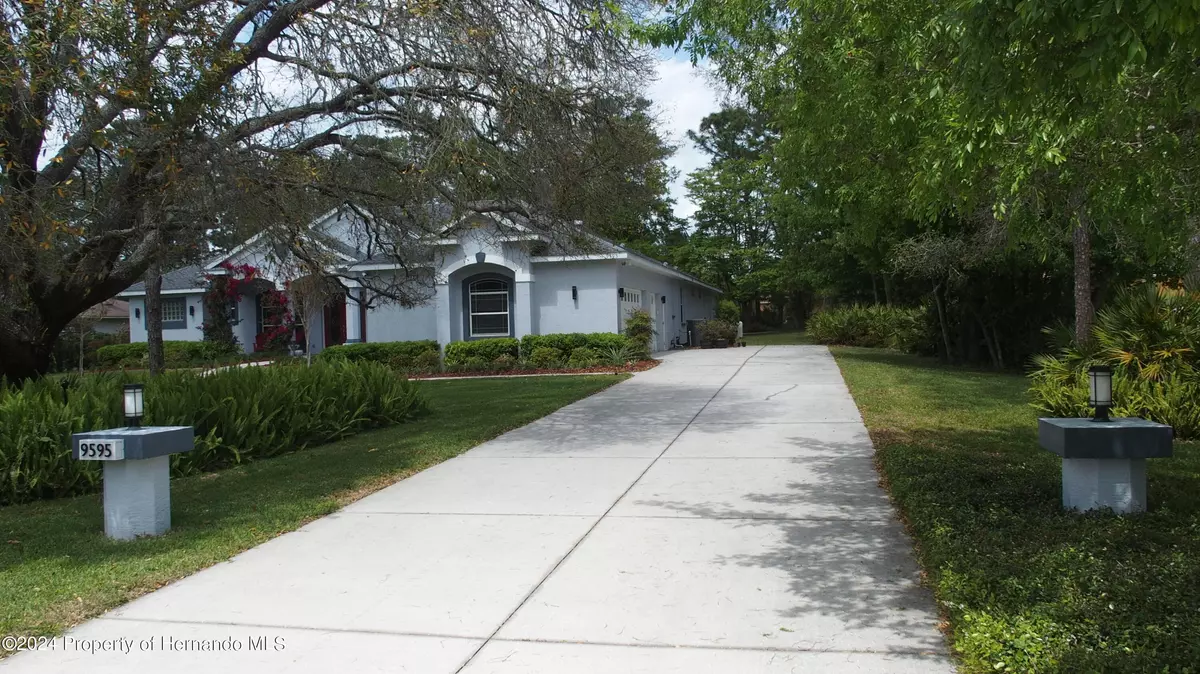 Weeki Wachee, FL 34613,9595 Bearfoot Trail