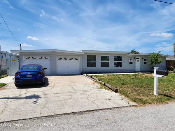 6732 Albatross Lane, Hudson, FL 34667