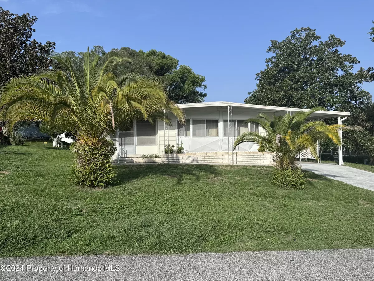 Brooksville, FL 34613,8091 Country Club Drive