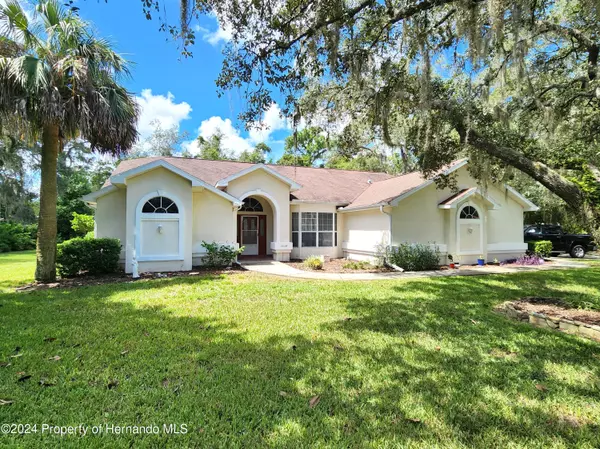 10464 Woodland Waters Boulevard, Weeki Wachee, FL 34613