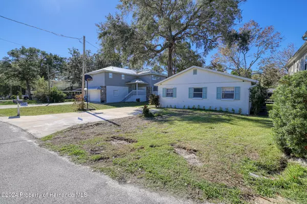 Weeki Wachee, FL 34607,5563 Darlene Street