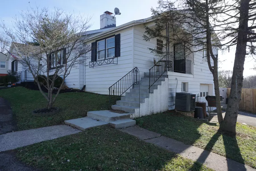 220 Rolling Acres Drive, Frankfort, KY 40601