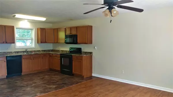 Irvine, KY 40336,113 Peyton Avenue