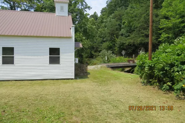 Bledsoe, KY 40810,8193 N HWY 421