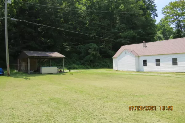 Bledsoe, KY 40810,8193 N HWY 421
