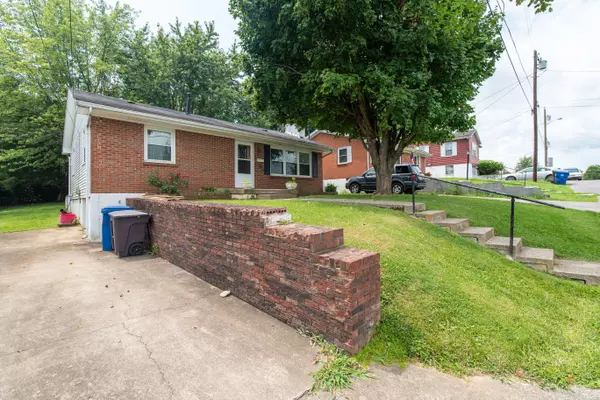 Winchester, KY 40391,18 Sylvania Avenue