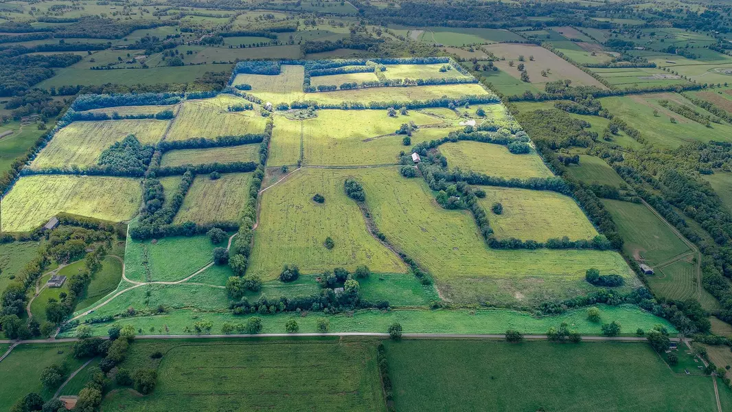 654-684 Harrods Creek Road, Paris, KY 40361