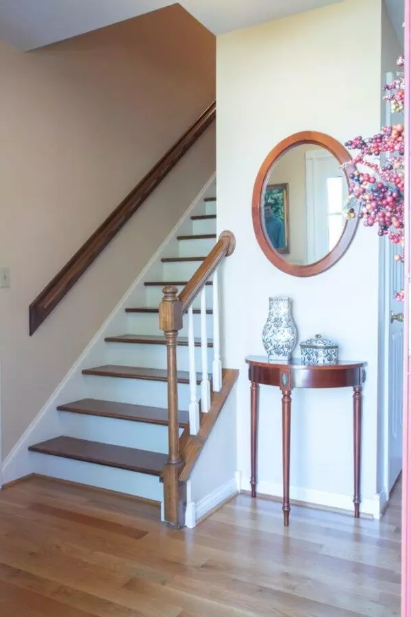 Frankfort, KY 40601,1223 Equestrian Way