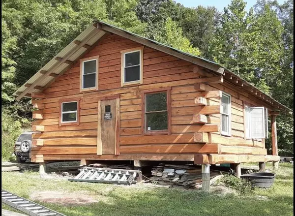 Irvine, KY 40336,498 Jenkins Branch Rd