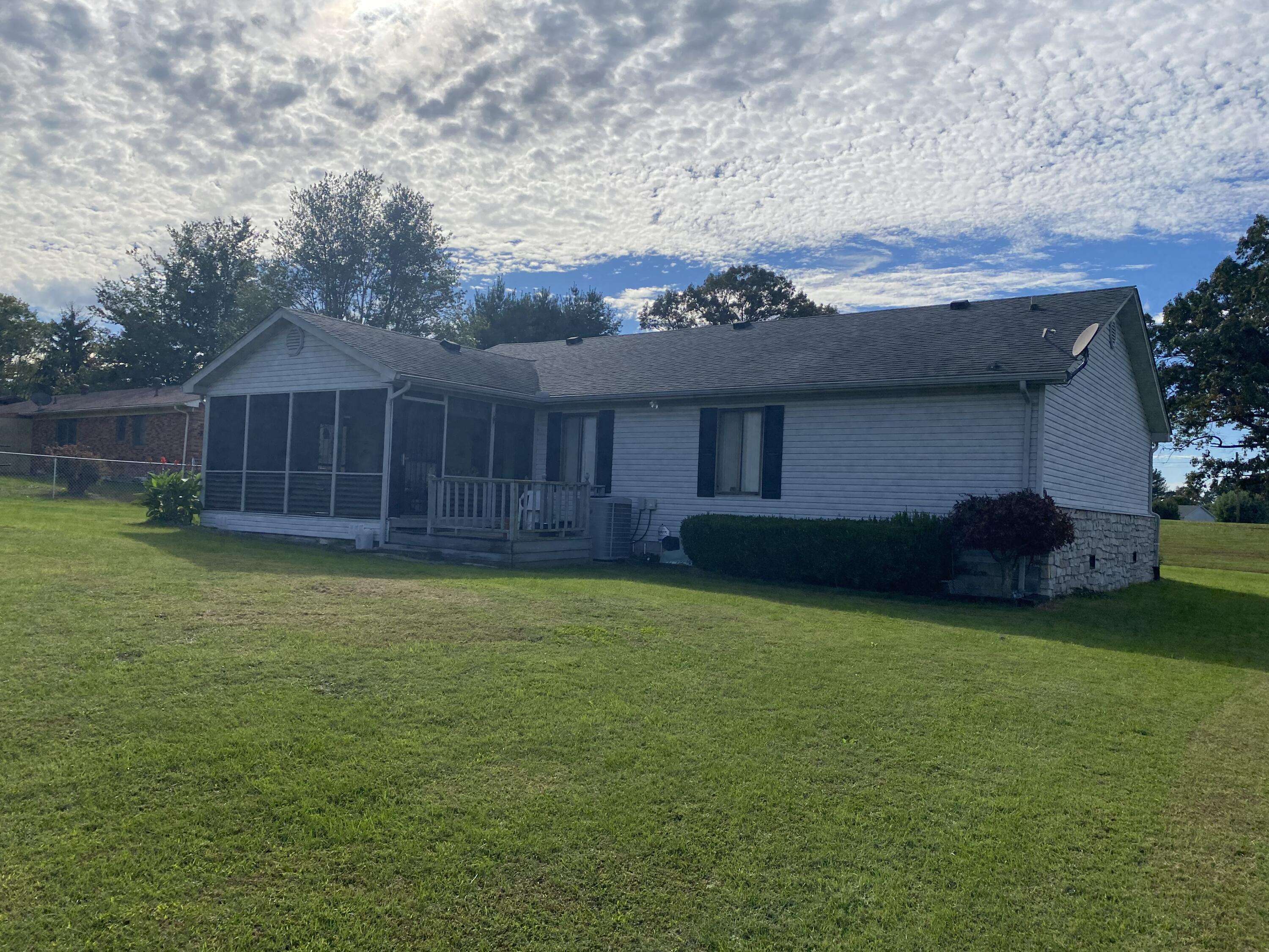 Russell Springs, KY 42642,108 Vickie Lane