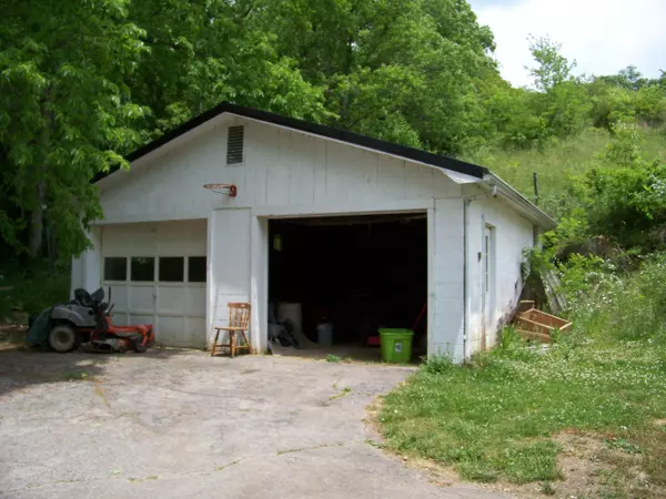 Mt Sterling, KY 40353,180 B Yeller Hoss Lane