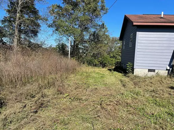 Irvine, KY 40336,10 Dawes Road