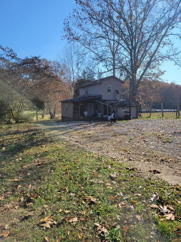 Irvine, KY 40336,3210 Knob Lick Road