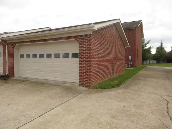 Versailles, KY 40383,500 Tecumseh Trail #A,B,C