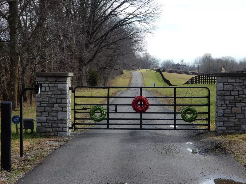 7040 Troy Pike, Versailles, KY 40383