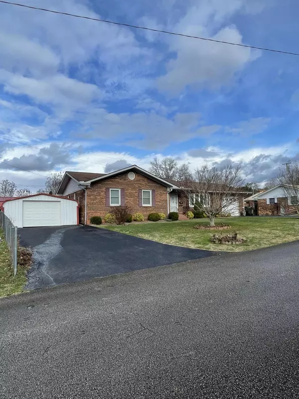 Williamsburg, KY 40769,105 Cardinal Heights