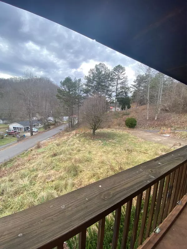 Prestonsburg, KY 41653,824 Right Fork Bull