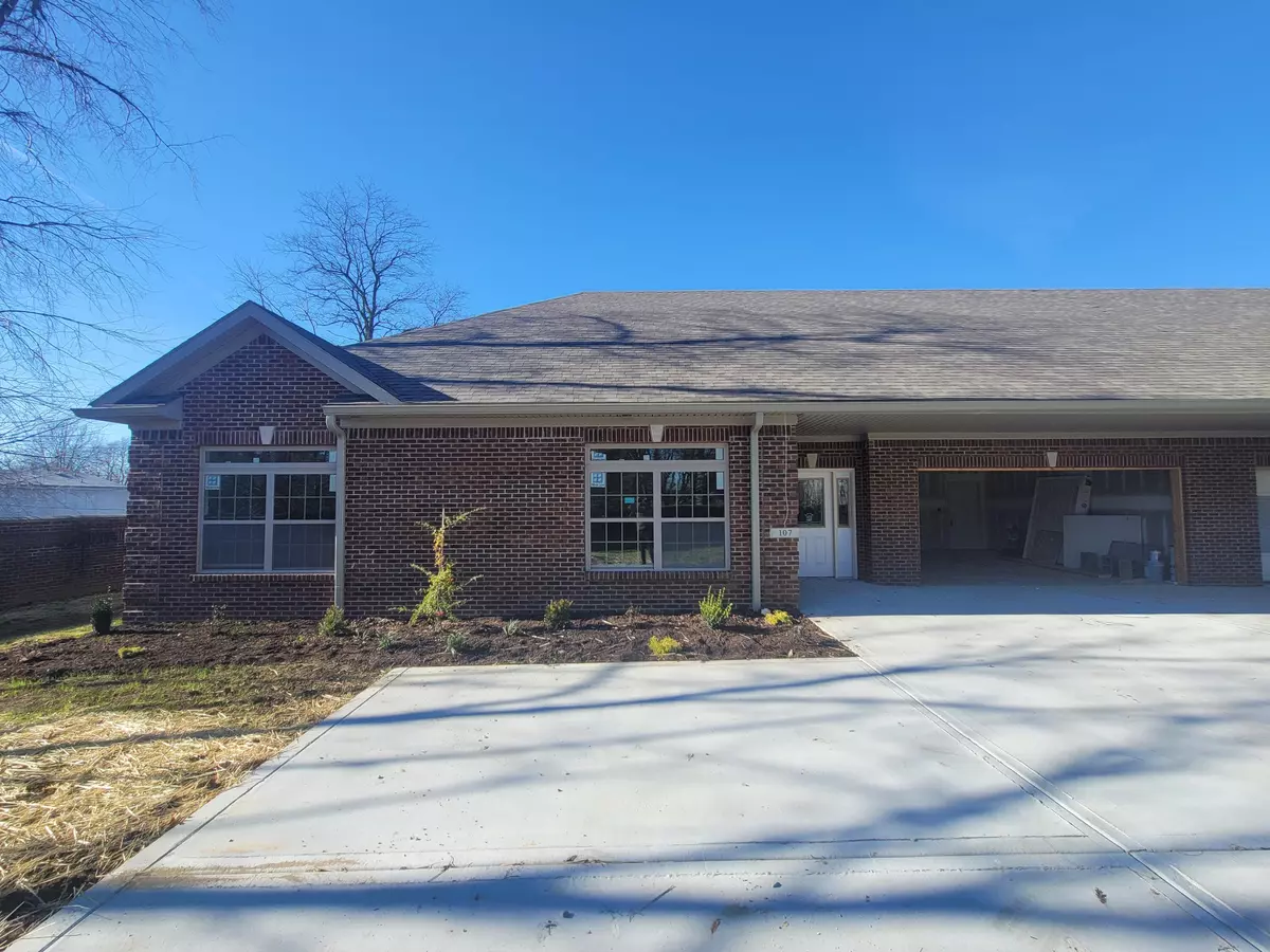 Frankfort, KY 40601,107 Woods Way