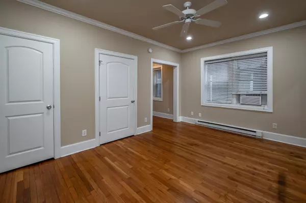 Lexington, KY 40507,258 East High Street #104