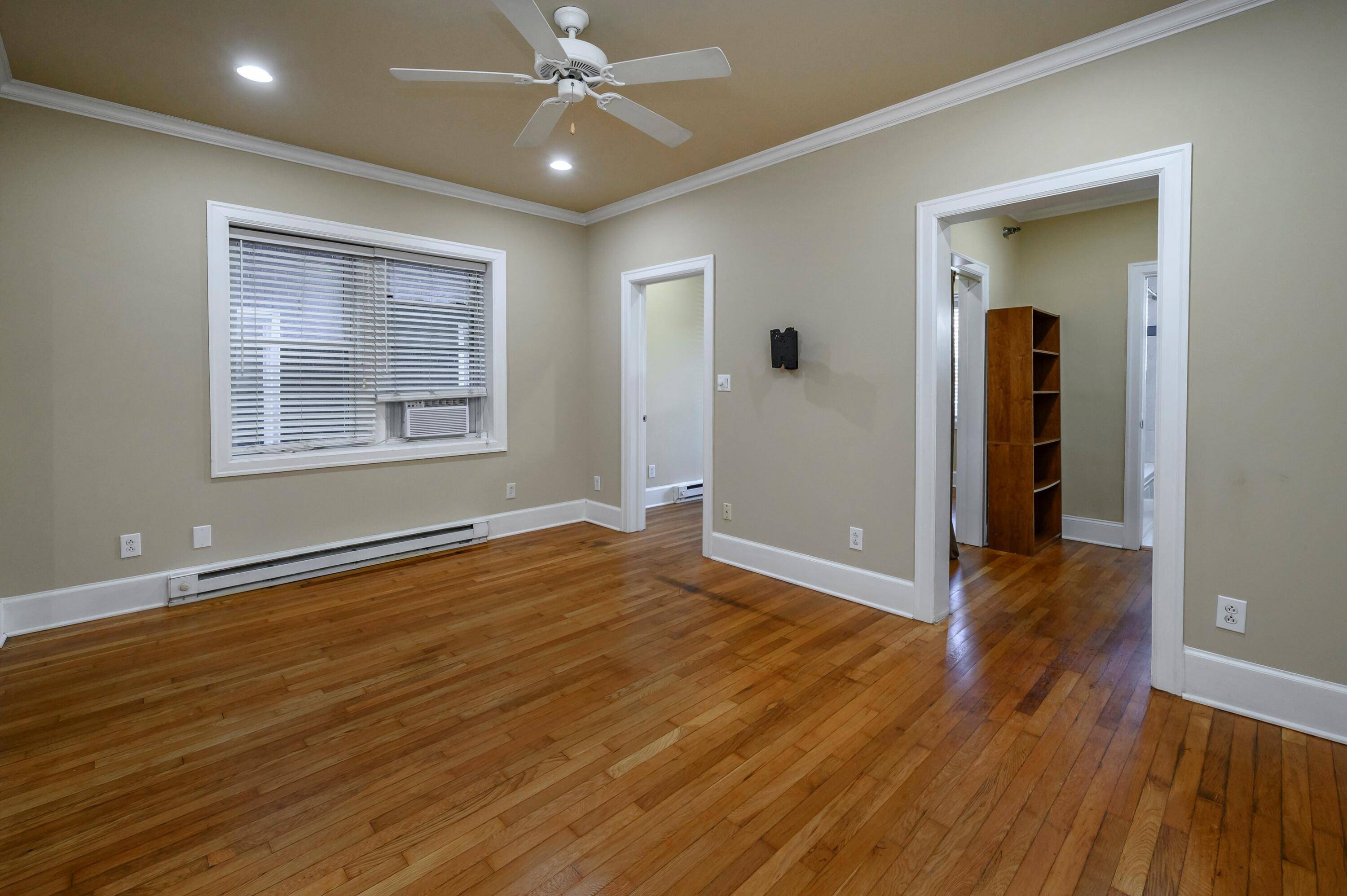 Lexington, KY 40507,258 East High Street #104