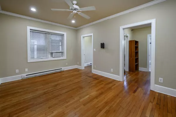 Lexington, KY 40507,258 East High Street #104