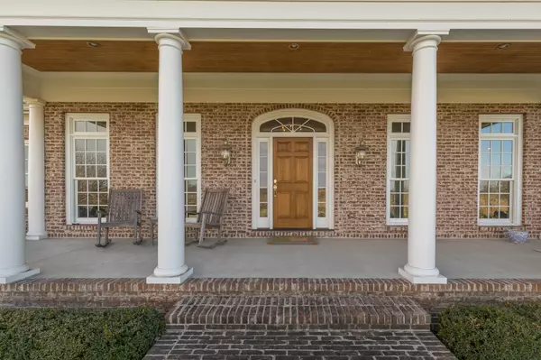 Versailles, KY 40383,555 Rose Lane