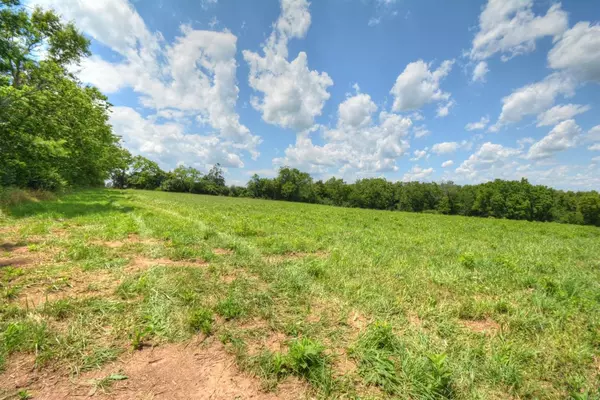 Versailles, KY 40383,475 Curd Road