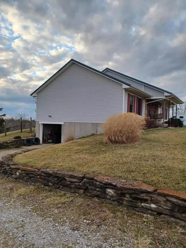 Corinth, KY 41010,590 Leaning Oak Road