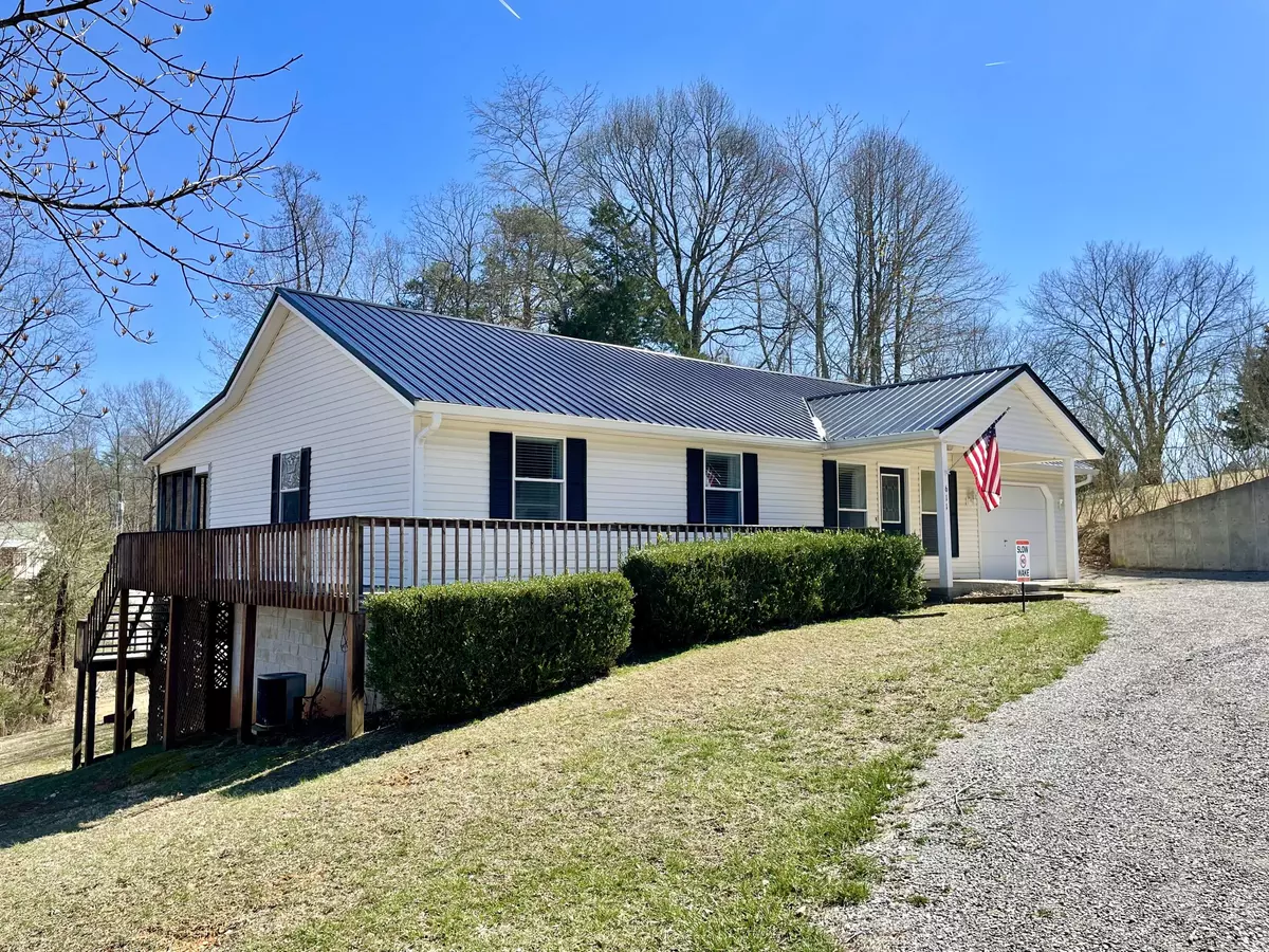 Monticello, KY 42633,611 Golden Pond Road