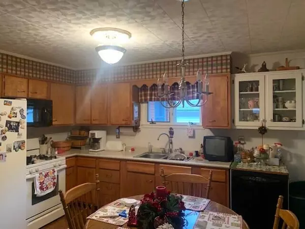 Prestonsburg, KY 41653,212 Branham Village