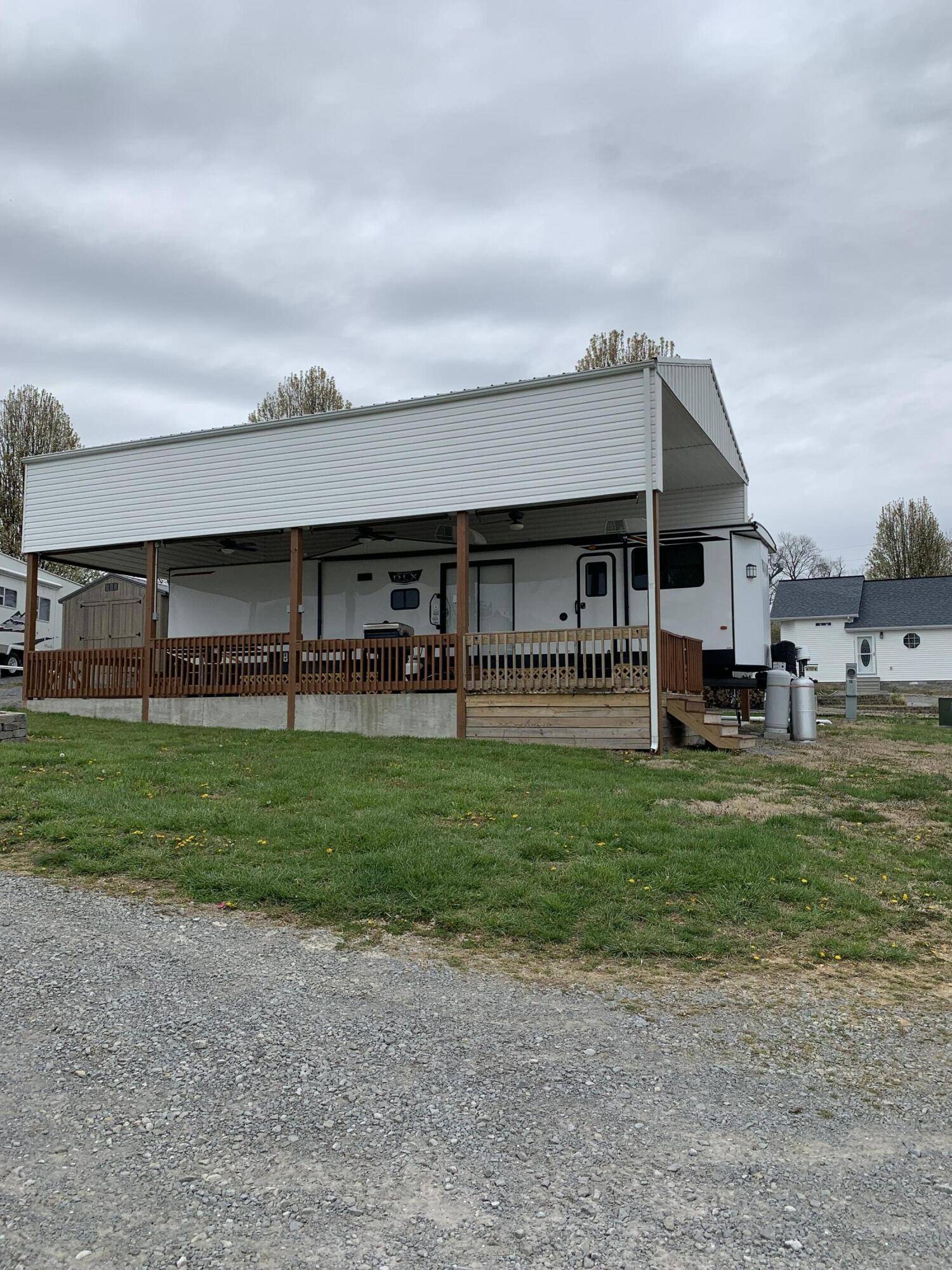 193 Hwy 1383 #B5/6, Russell Springs, KY 42642