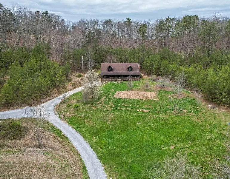 1398 Old Fox Rd Road, Irvine, KY 40336