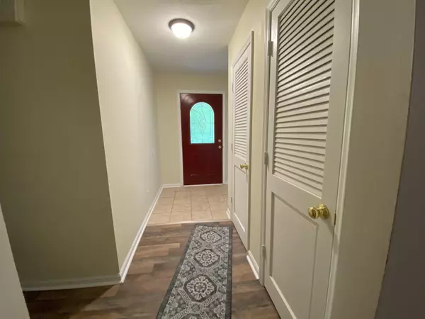 Prestonsburg, KY 41653,15 Mart Meade