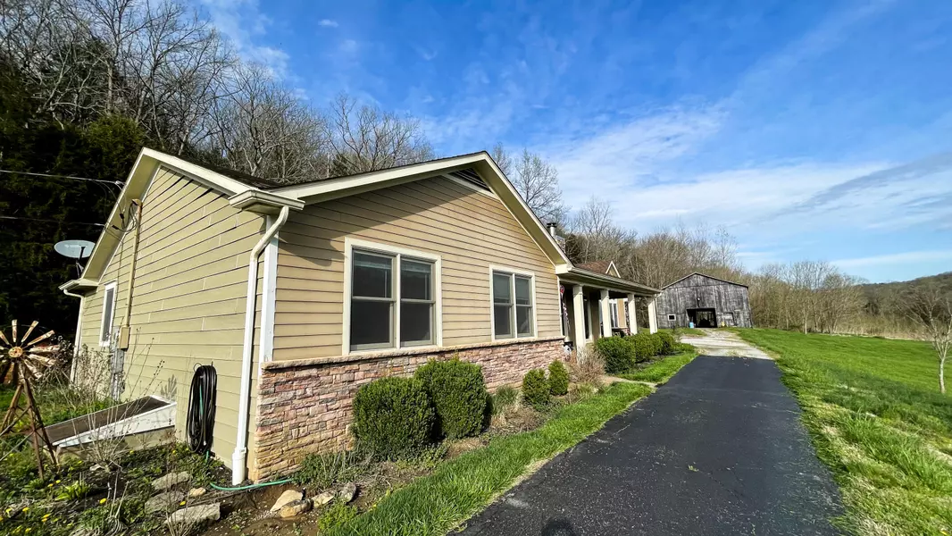 725 Wade Road, Mt Washington, KY 40047