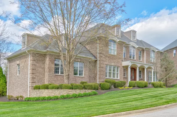 Winchester, KY 40391,702 S Maple Street
