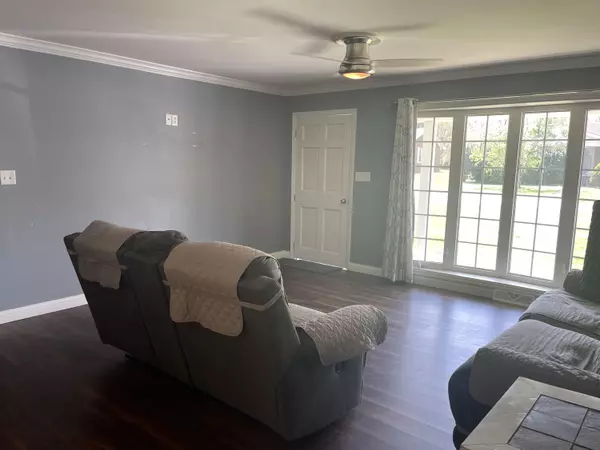 Irvine, KY 40336,75 Geneva Avenue