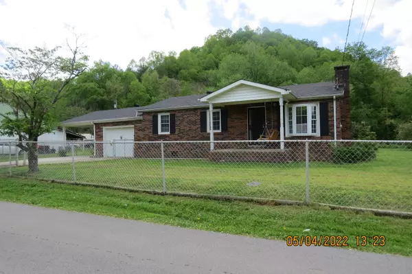 38 Walnut Street, Wallins, KY 40873