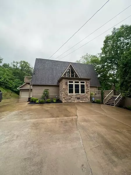 696 Mays Branch, Prestonsburg, KY 41653