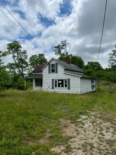 1470 Reges Road, Irvine, KY 40336