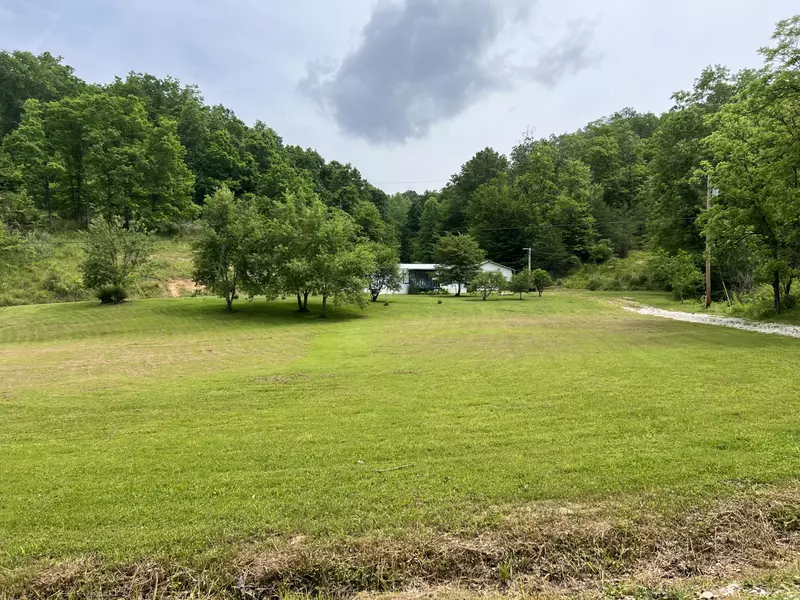 1657 Banks Fork Road, Campton, KY 41301